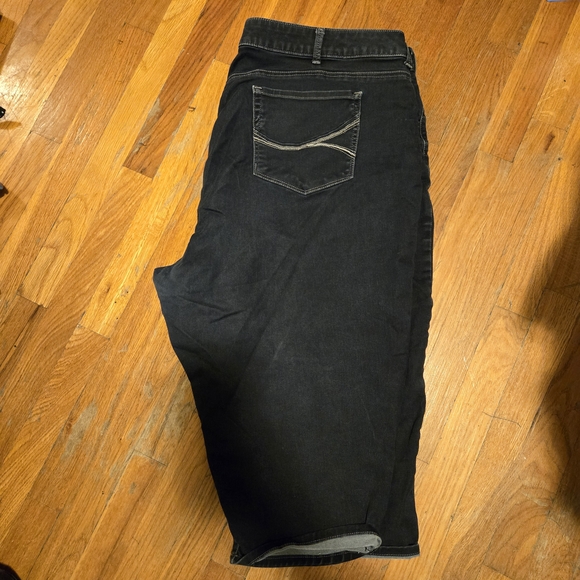 Riders By Lee Dark Denim Mid-Rise Capri - Picture 2 of 5